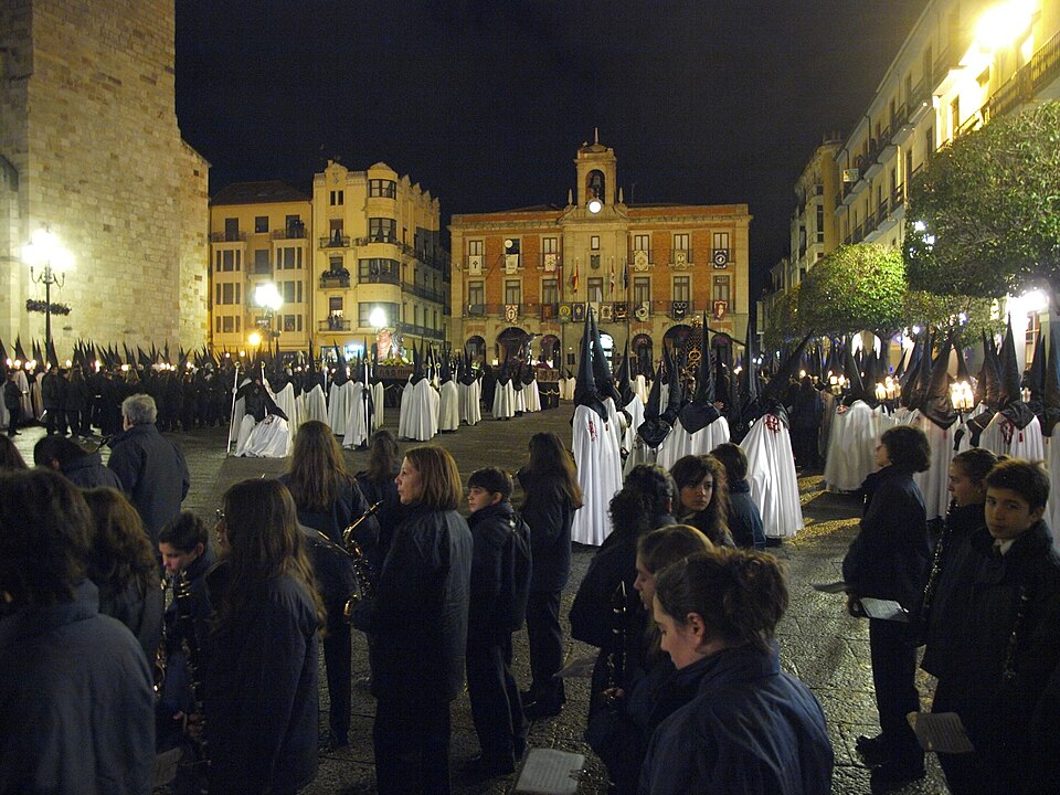 Procesión de la Hermandad de Jesús en su Tercera Caída en Zamora
