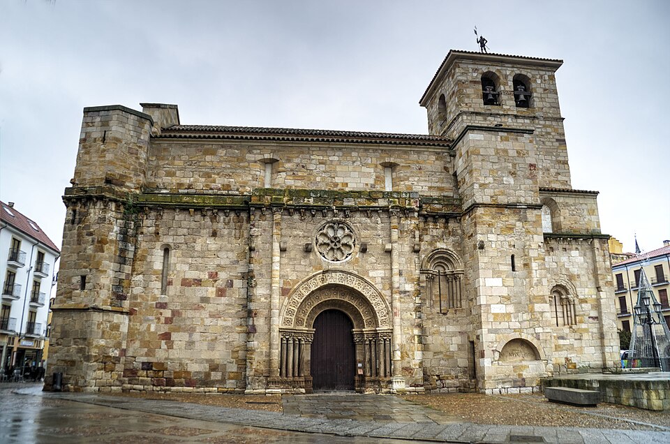 Fachada de la iglesia de San Juan Bautista en Zamora
